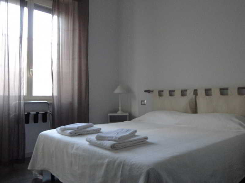 B&B Ai 2 Papi Rome Bagian luar foto