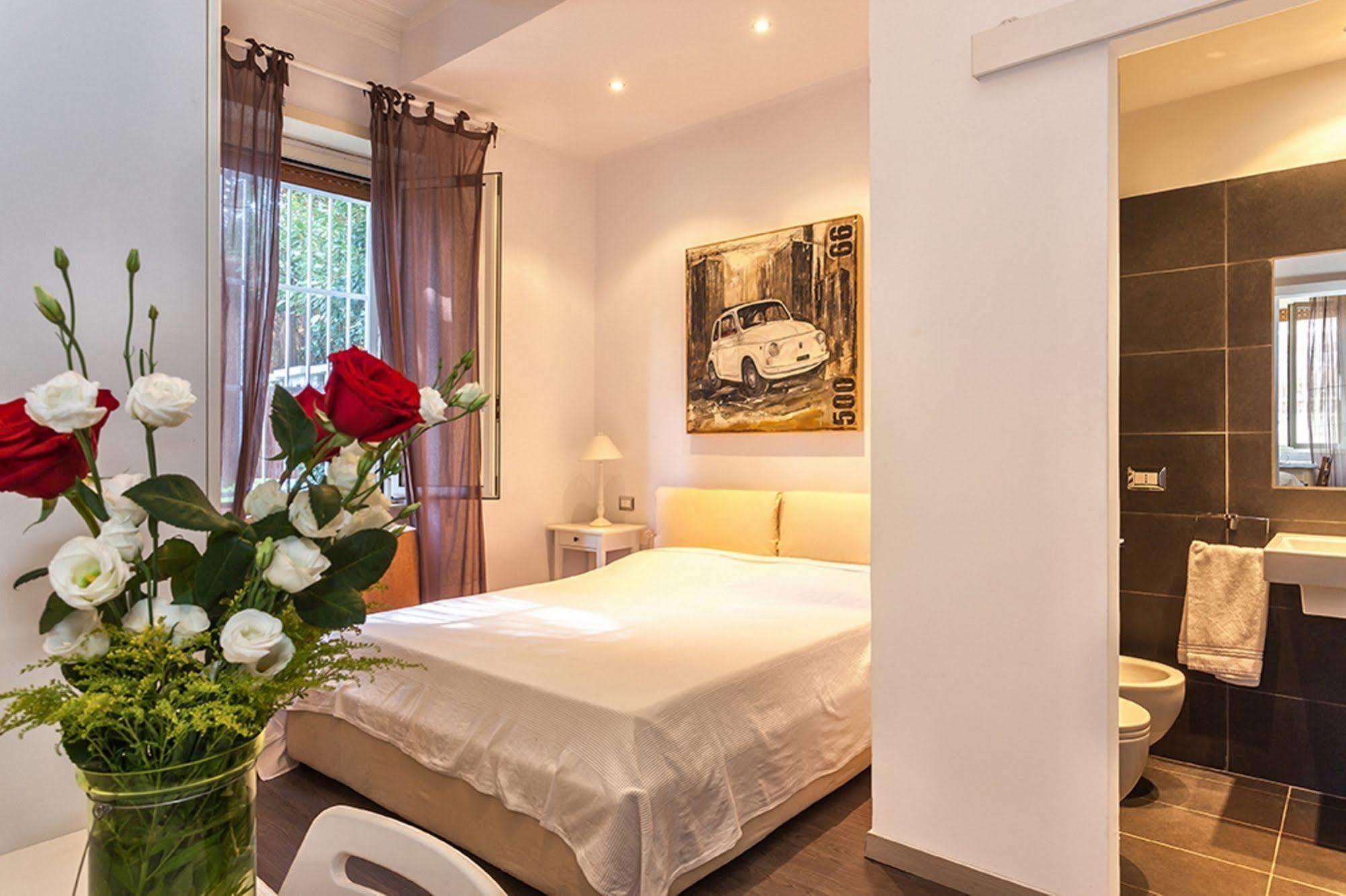 B&B Ai 2 Papi Rome Bagian luar foto