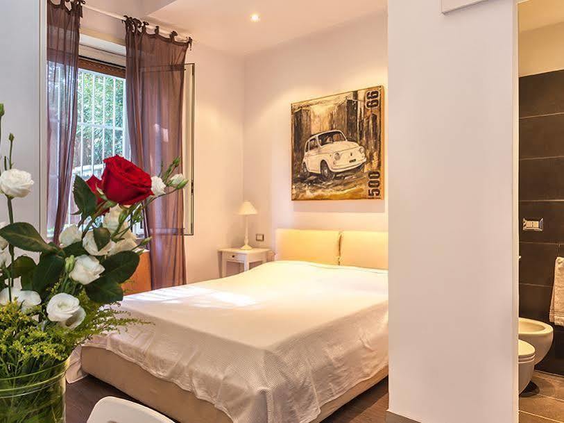 B&B Ai 2 Papi Rome Bagian luar foto