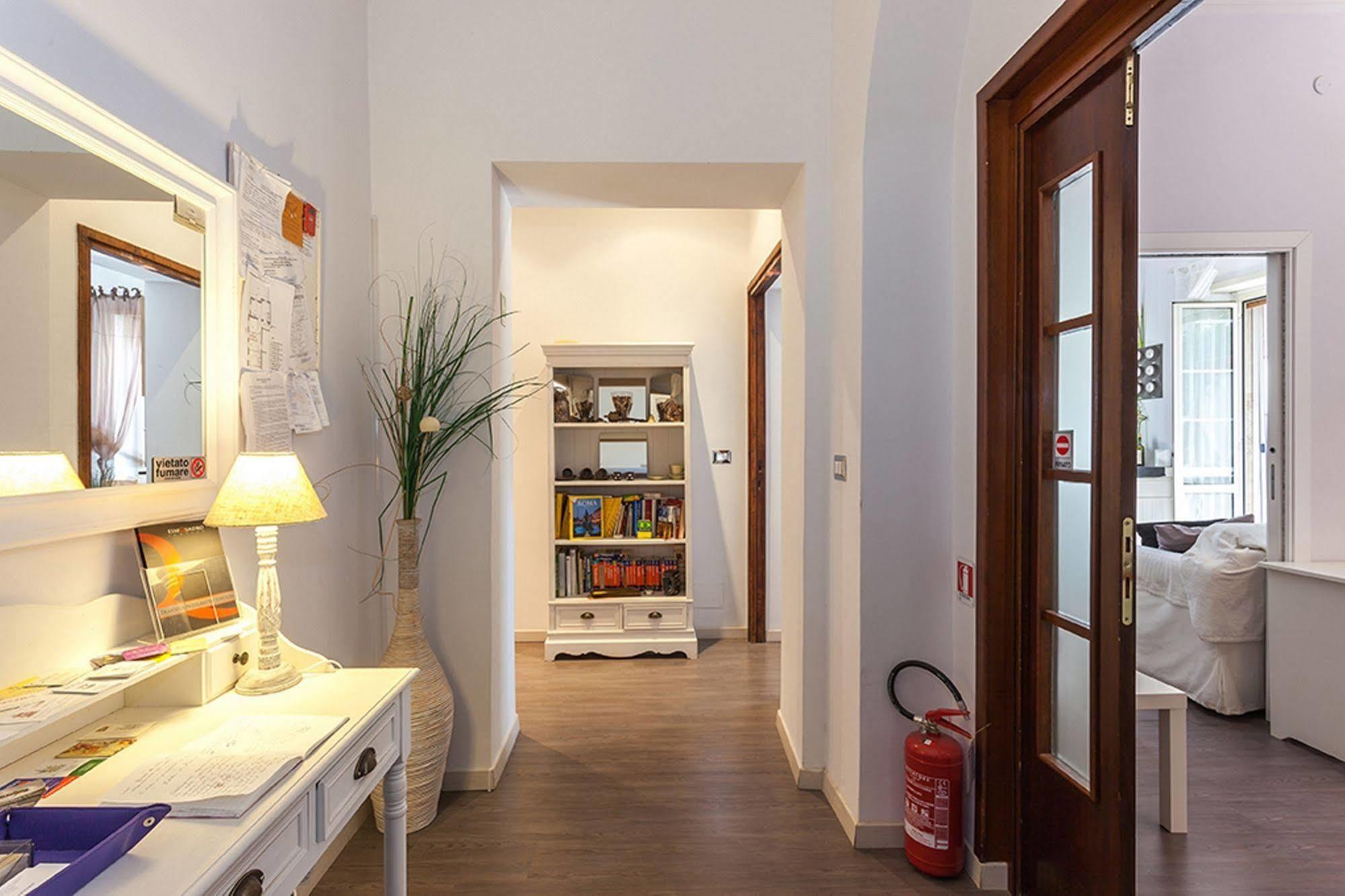 B&B Ai 2 Papi Rome Bagian luar foto