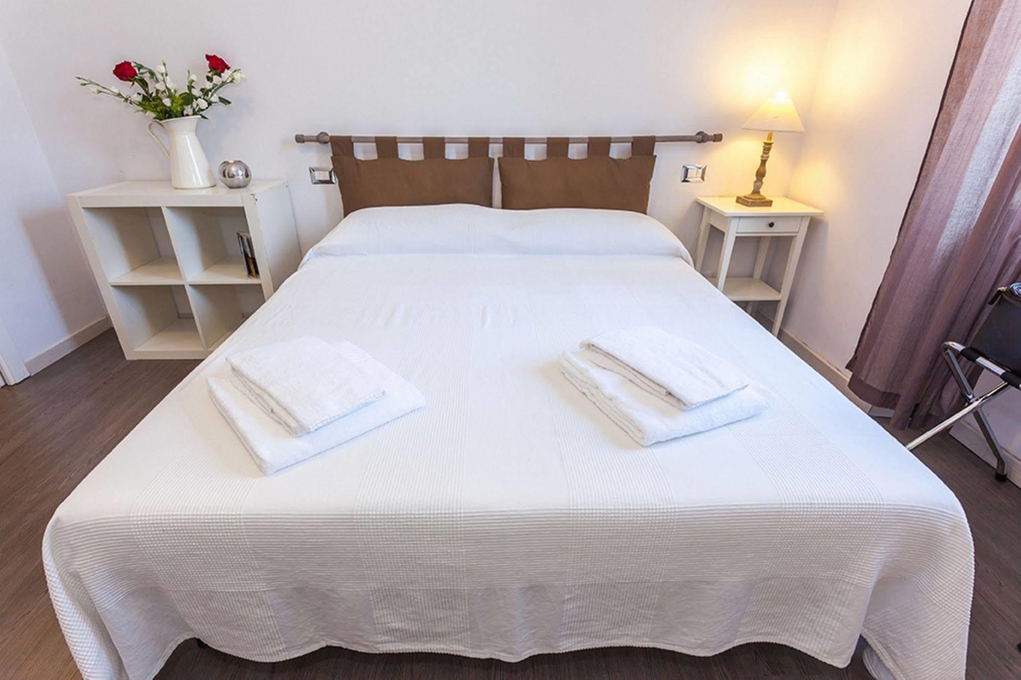 B&B Ai 2 Papi Rome Bagian luar foto