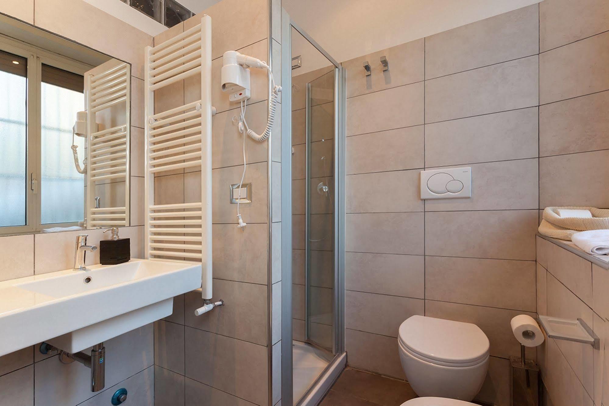 B&B Ai 2 Papi Rome Bagian luar foto