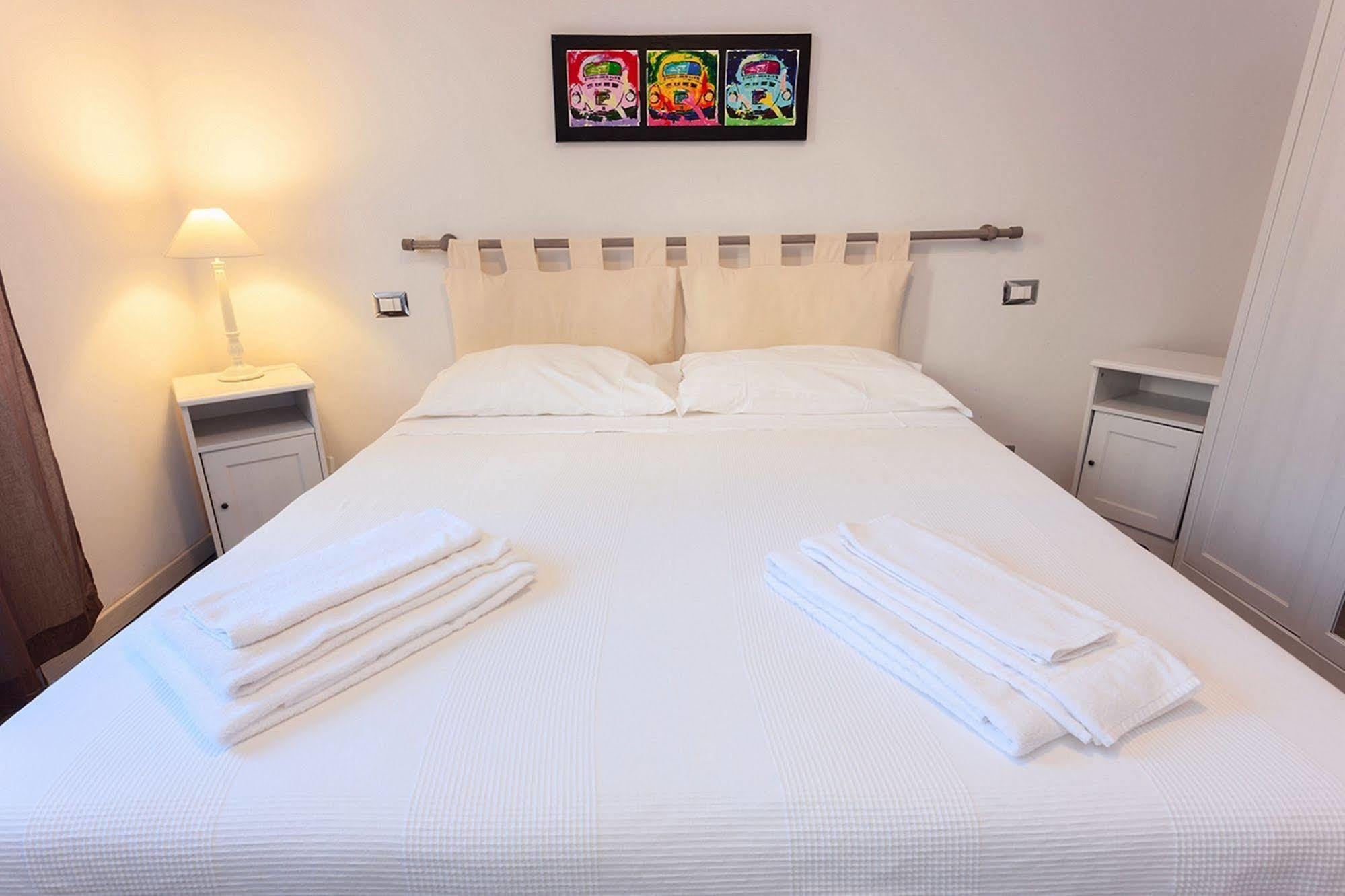 B&B Ai 2 Papi Rome Bagian luar foto