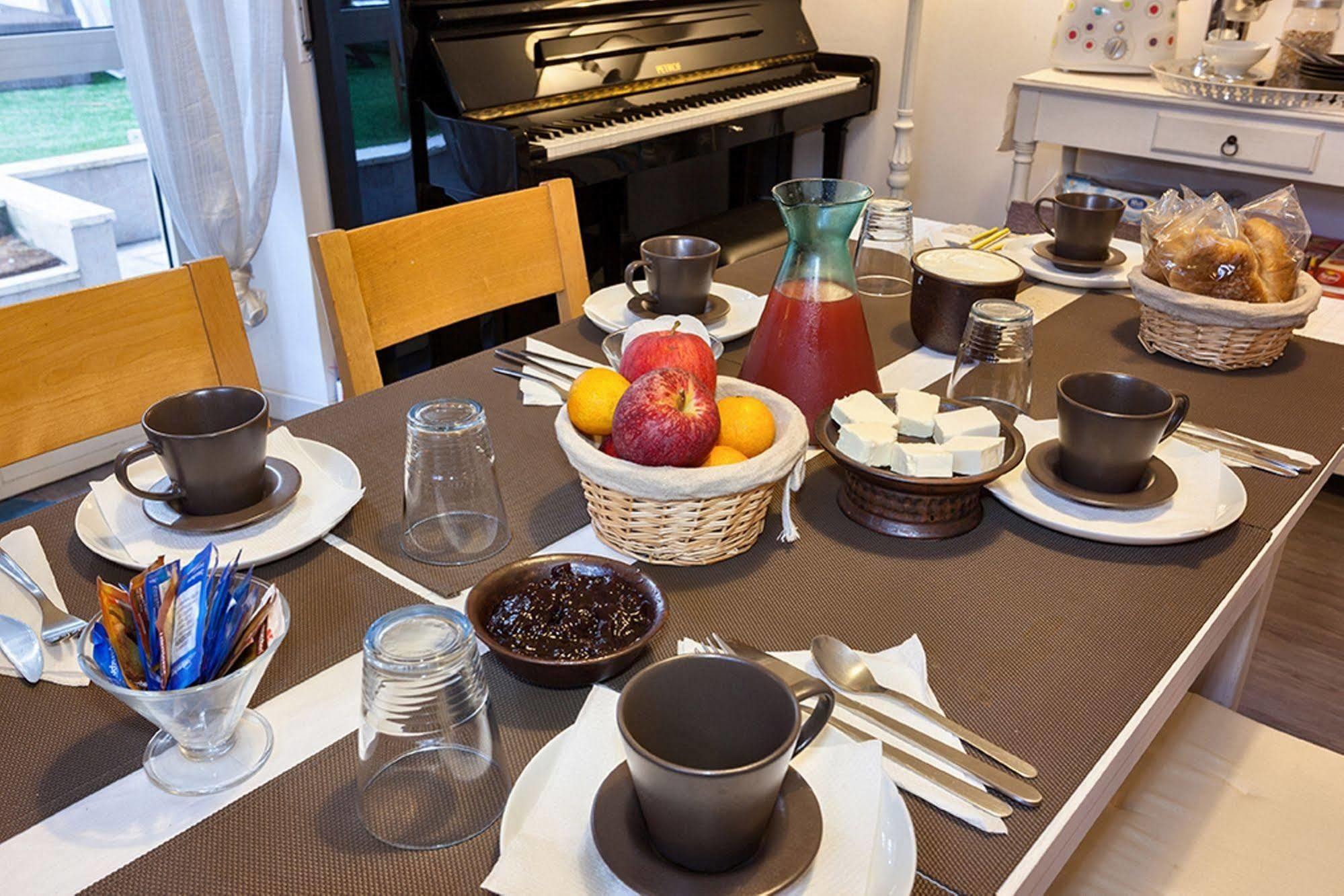 B&B Ai 2 Papi Rome Bagian luar foto
