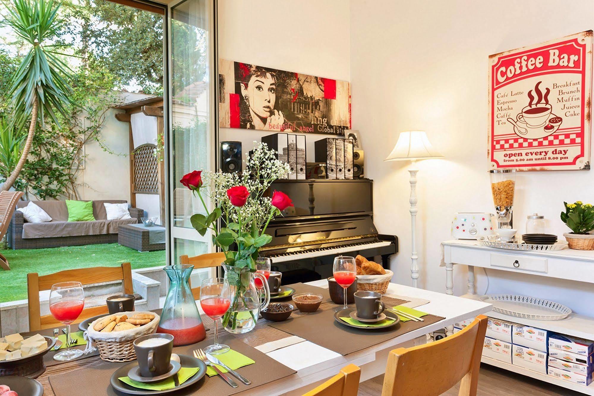 B&B Ai 2 Papi Rome Bagian luar foto