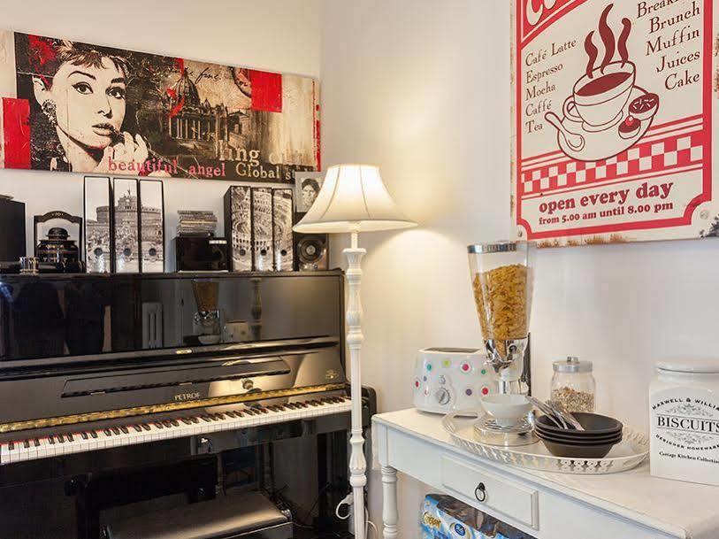 B&B Ai 2 Papi Rome Bagian luar foto